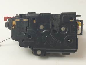 CERRADURA PUERTA TRASERA IZQUIERDA 7L0839015 VOLKSWAGEN JETTA (1K2) Autodesguaces Alicante