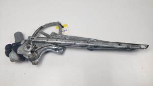ELEVALUNAS TRASERO IZQUIERDO 857200T020 TOYOTA VENZA (AV10) Autodesguaces Alicante