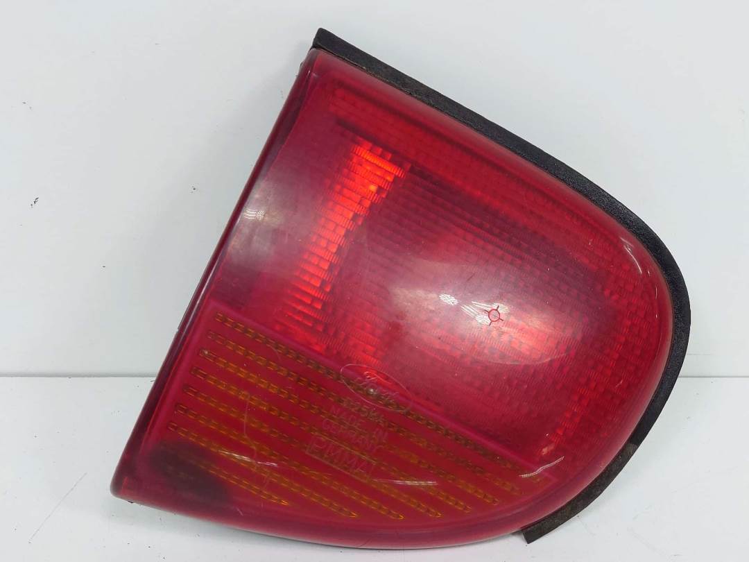 PILOTO TRASERO IZQUIERDO INTERIOR - 93AG15K258 - FORD - ESCORT BERL./TURNIER