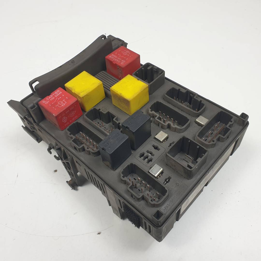 CAJA RELES / FUSIBLES - 8200004201E - RENAULT - LAGUNA II (BG0)
