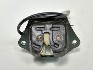 CERRADURA MALETERO / PORTON NISSAN ALMERA TINO (V10M) Autodesguaces Alicante