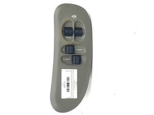 MANDO ELEVALUNAS DELANTERO IZQUIERDO 04685732AB CHRYSLER VOYAGER (RG) Autodesguaces Alicante