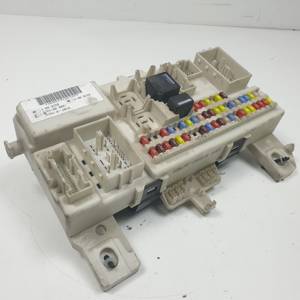 CAJA RELES / FUSIBLES 4M5T14A073DH FORD FOCUS BERLINA (CAP) Autodesguaces Alicante