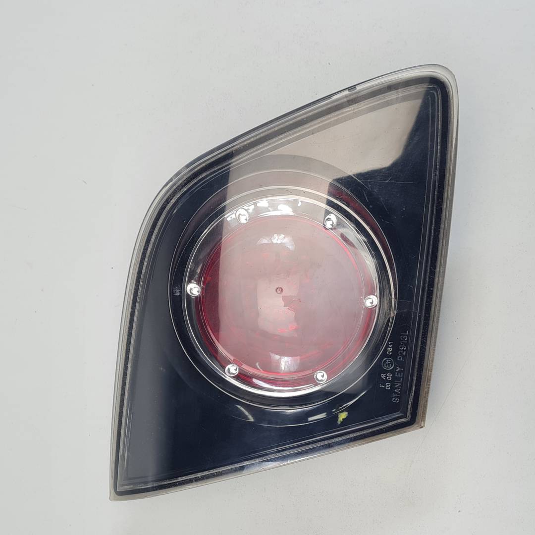 PILOTO TRASERO IZQUIERDO INTERIOR - P2913 - MAZDA - 3 BERLINA (BK)