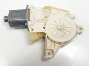 MOTOR ELEVALUNAS DELANTERO IZQUIERDO A2048200142 MERCEDES CLASE E (W212) LIM. Autodesguaces Alicante