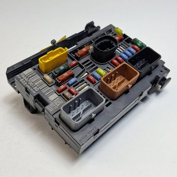 CAJA RELES / FUSIBLES 9666700180 CITROEN C5 BERLINA Autodesguaces Alicante