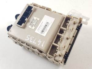 CAJA RELES / FUSIBLES 8273005J70 TOYOTA AVENSIS Autodesguaces Alicante