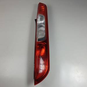 PILOTO TRASERO DERECHO 4M5113404A FORD FOCUS BERLINA (CAP) Autodesguaces Alicante