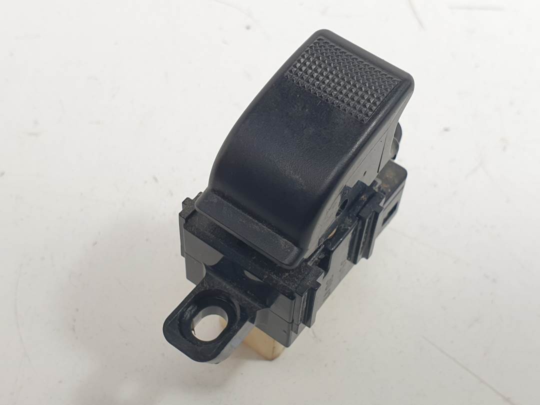MANDO ELEVALUNAS TRASERO IZQUIERDO - 3583U47 - MAZDA - 6 MONOVOLUMEN (GY)