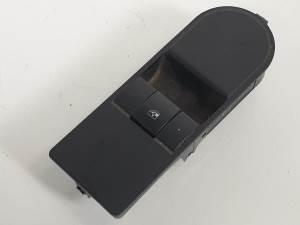 MANDO ELEVALUNAS DELANTERO DERECHO 13197132 OPEL ZAFIRA B Autodesguaces Alicante