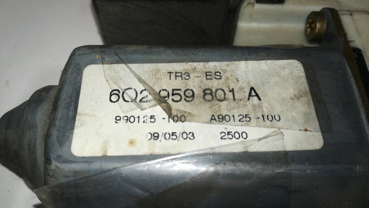 MOTOR ELEVALUNAS DELANTERO DERECHO