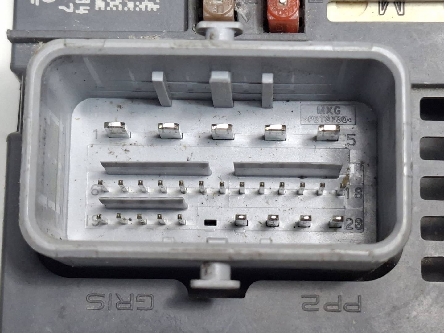 Foto 3 de Caja Reles / Fusibles Peugeot 407 (2004–2011)