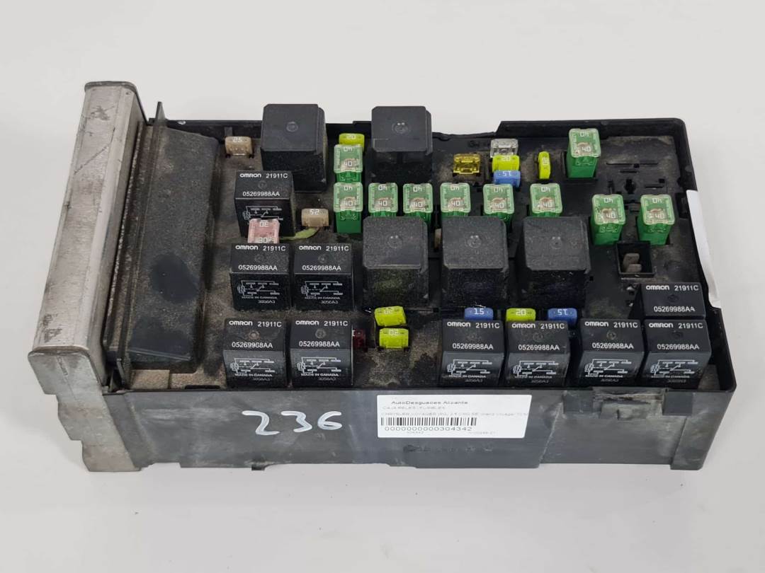 CAJA RELES / FUSIBLES - 04727558AD - CHRYSLER - VOYAGER (RG)