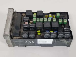 CAJA RELES / FUSIBLES 04727558AD CHRYSLER VOYAGER (RG) Autodesguaces Alicante