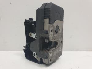 CERRADURA PUERTA DELANTERA DERECHA 8200008261 OPEL VIVARO Autodesguaces Alicante