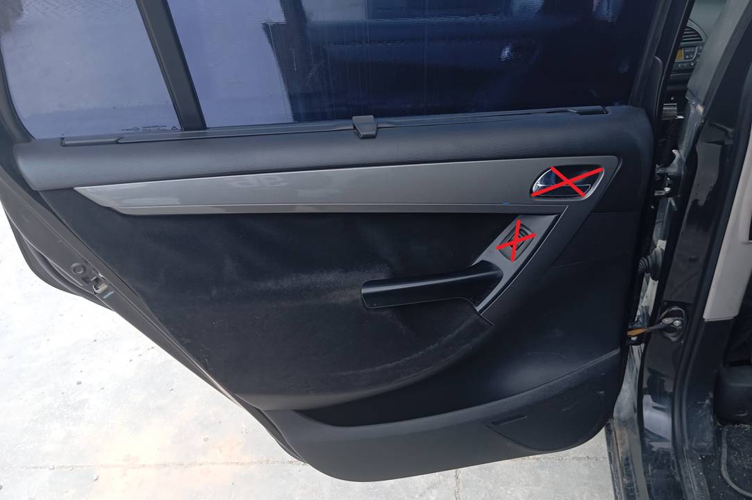 GUARNECIDO PUERTA TRASERA IZQUIERDA