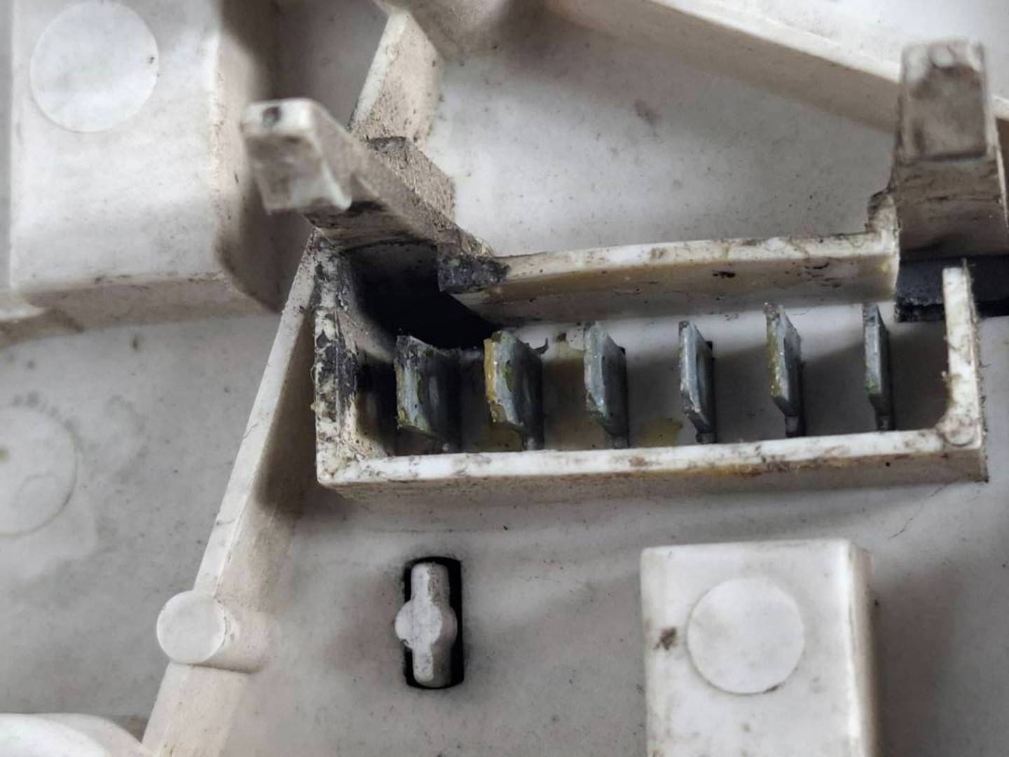 Foto 7 de Piloto Trasero Izquierdo Peugeot 205 Berlina (1983–1998)