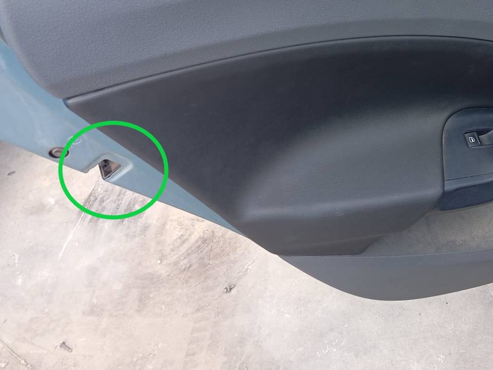 CERRADURA PUERTA TRASERA IZQUIERDA