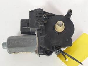 MOTOR ELEVALUNAS TRASERO DERECHO 0130821785 AUDI A6 AVANT (4B5) Autodesguaces Alicante