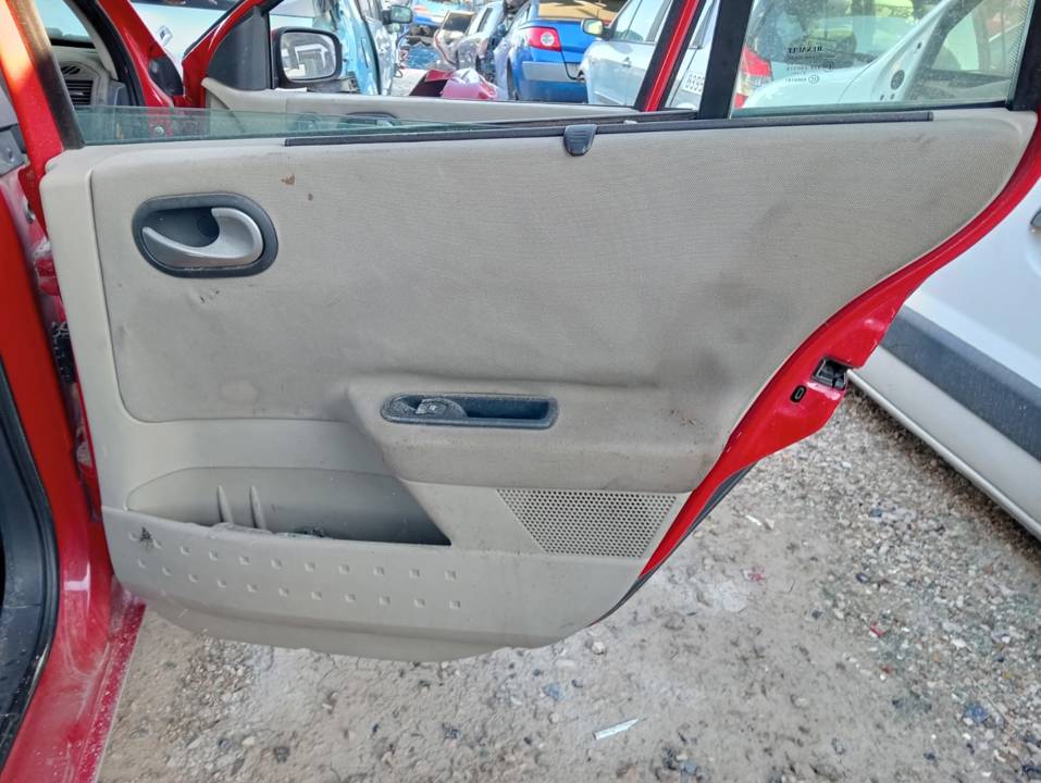 GUARNECIDO PUERTA TRASERA DERECHA