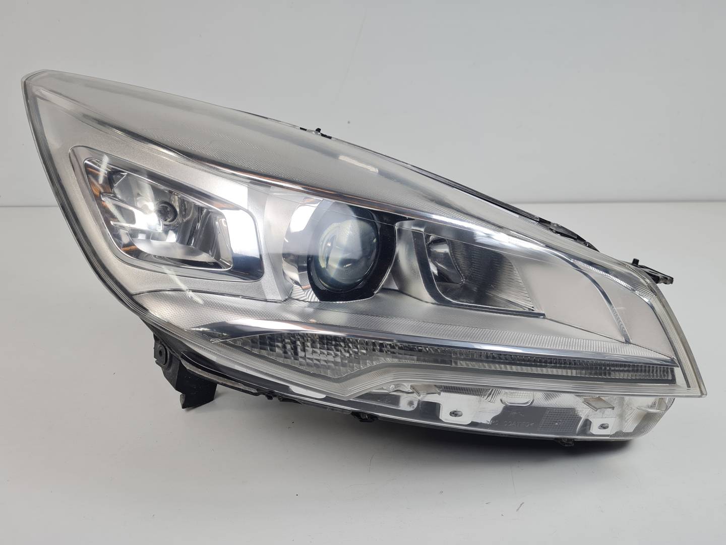 FARO DERECHO - CV4413D154AF - FORD - KUGA (CBS)