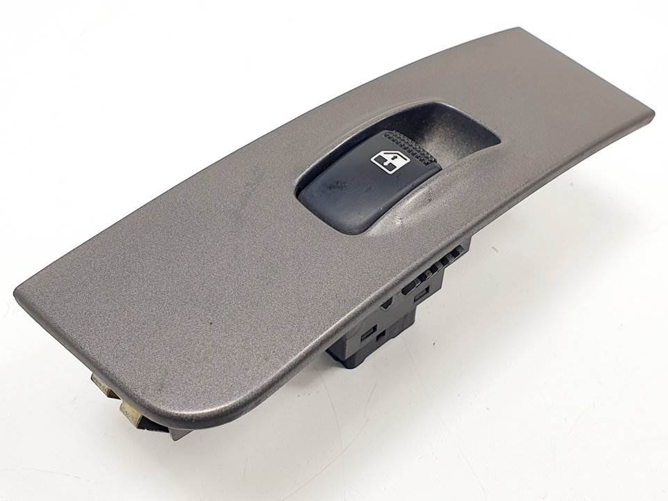 MANDO ELEVALUNAS TRASERO IZQUIERDO - 9358017500 - HYUNDAI - MATRIX (FC)