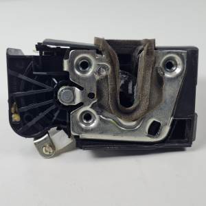 CERRADURA PUERTA DELANTERA DERECHA 805024778RB DACIA DUSTER II Autodesguaces Alicante