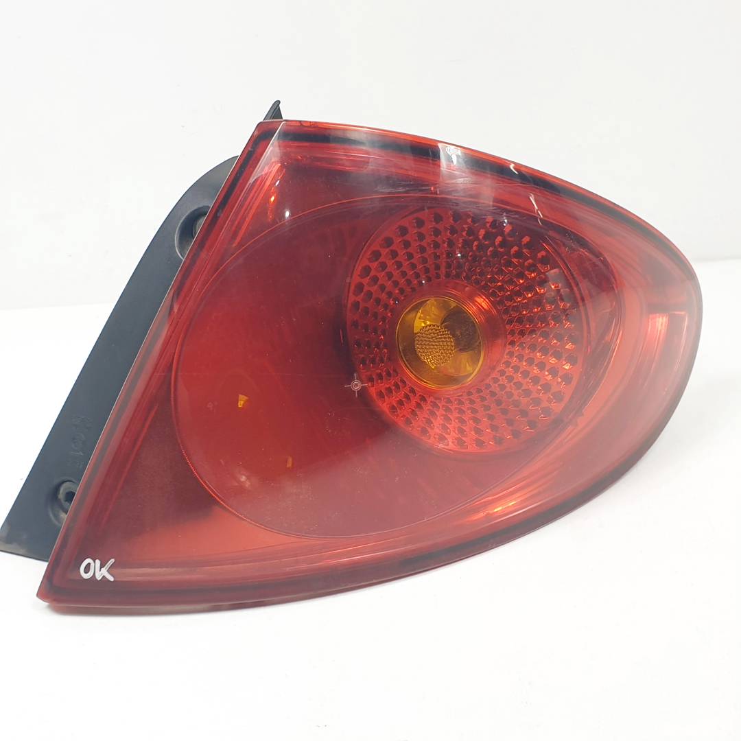 PILOTO TRASERO DERECHO - 5P5945112 - SEAT - TOLEDO (5P2)