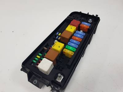 CAJA RELES / FUSIBLES 13205802 OPEL VECTRA C BERLINA Autodesguaces Alicante