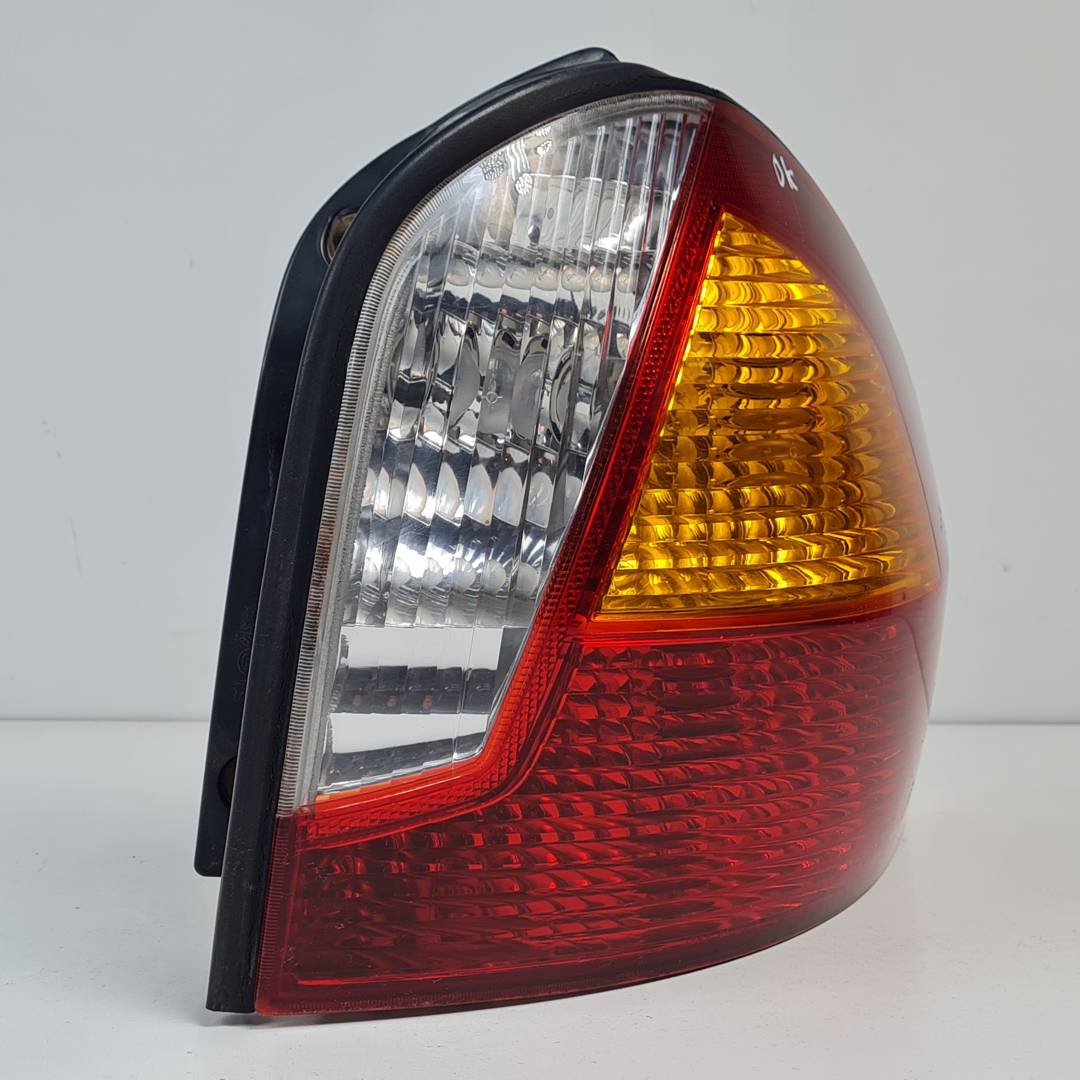 PILOTO TRASERO DERECHO - 92402260 - HYUNDAI - SANTA FE (SM)