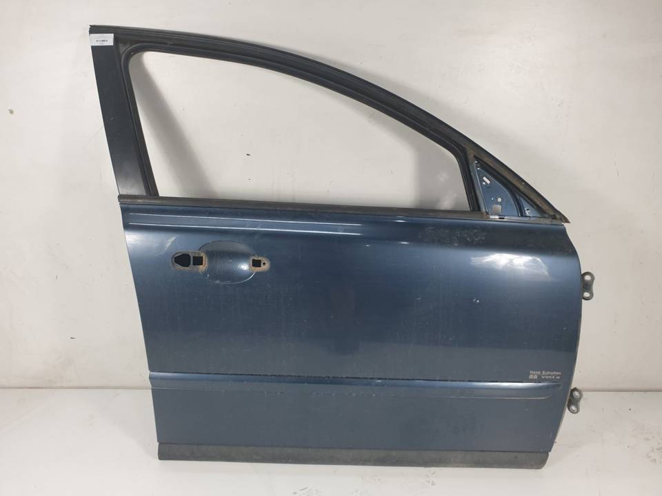 PUERTA DELANTERA DERECHA VOLVO V50 FAMILIAR Autodesguaces Alicante