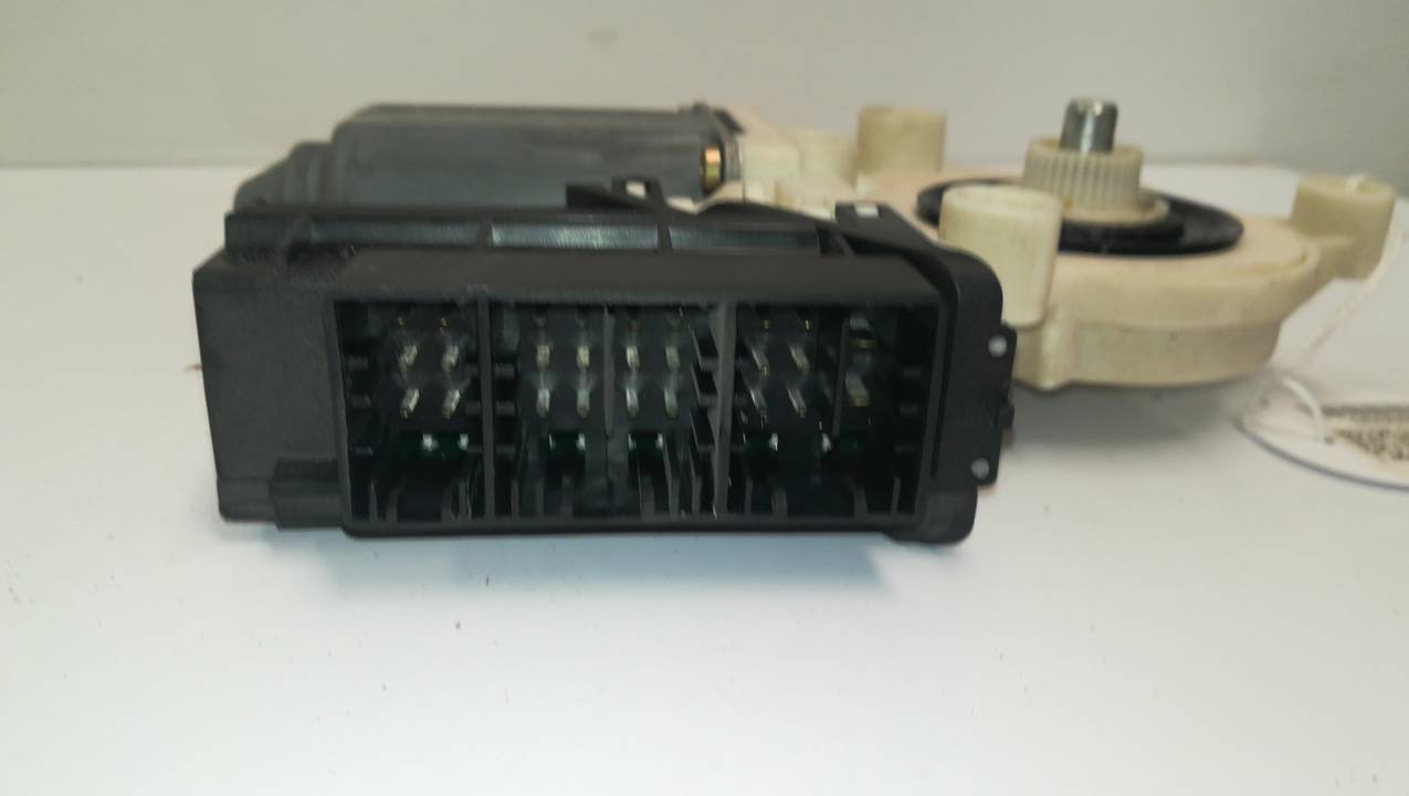 MOTOR ELEVALUNAS DELANTERO DERECHO