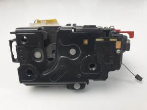 CERRADURA PUERTA TRASERA DERECHA 7L0839016D VOLKSWAGEN GOLF VI VARIANT (AJ5) Autodesguaces Alicante