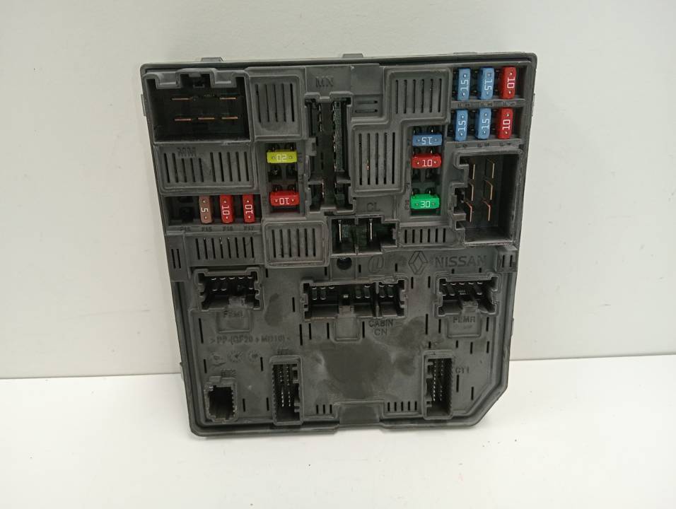 CAJA RELES / FUSIBLES