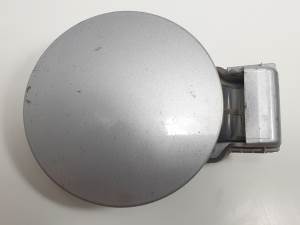 TAPA EXTERIOR COMBUSTIBLE 695101G200 KIA RIO (JB) Autodesguaces Alicante