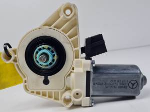 MOTOR ELEVALUNAS TRASERO DERECHO A1698204642 MERCEDES CLASE B (W245) Autodesguaces Alicante