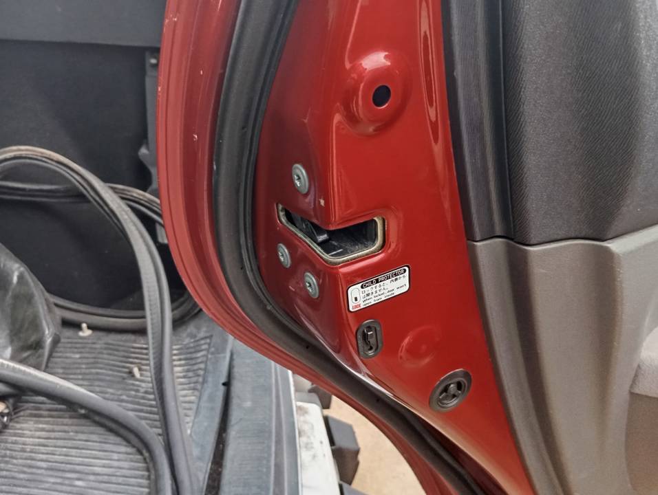 CERRADURA PUERTA TRASERA IZQUIERDA