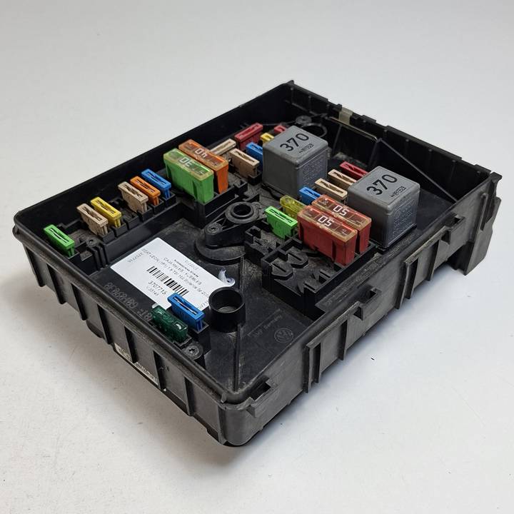 CAJA RELES / FUSIBLES 1K0937125C SEAT LEON (1P1) Autodesguaces Alicante