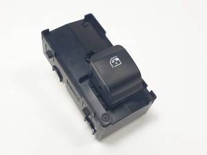 MANDO ELEVALUNAS DELANTERO DERECHO 93581N70504X HYUNDAI TUCSON Autodesguaces Alicante
