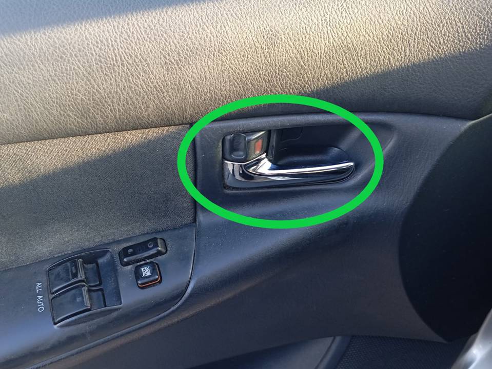 MANETA INTERIOR DELANTERA IZQUIERDA