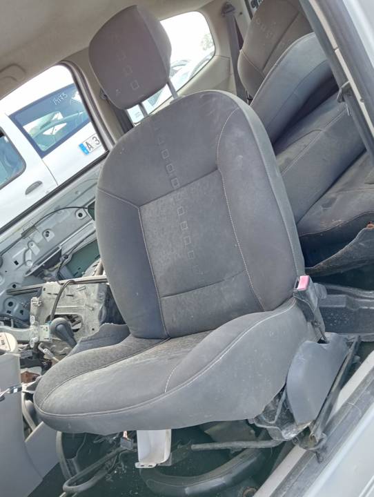 ASIENTO DELANTERO IZQUIERDO