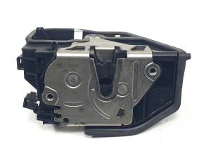 CERRADURA PUERTA TRASERA DERECHA 7167070 BMW SERIE 1 BERLINA (E81/E87) Autodesguaces Alicante
