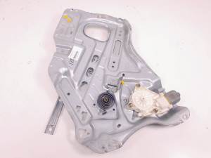 ELEVALUNAS TRASERO IZQUIERDO 834702G040 KIA MAGENTIS Autodesguaces Alicante
