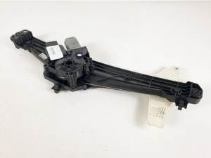 ELEVALUNAS TRASERO IZQUIERDO 9830320580 OPEL GRANDLAND X Autodesguaces Alicante