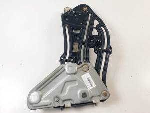 ELEVALUNAS TRASERO DERECHO 9680072880 PEUGEOT 207 CC Autodesguaces Alicante