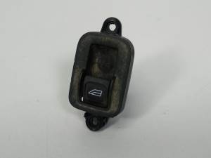 MANDO ELEVALUNAS TRASERO DERECHO 30773217 VOLVO V50 FAMILIAR Autodesguaces Alicante