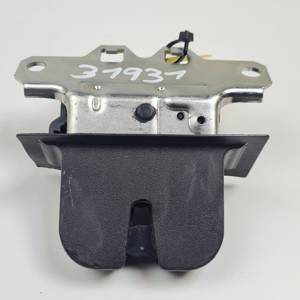 CERRADURA MALETERO / PORTON 13276273 OPEL INSIGNIA BERLINA Autodesguaces Alicante