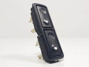 MANDO ELEVALUNAS DELANTERO DERECHO 1387998 BMW SERIE 3 BERLINA (E36) Autodesguaces Alicante