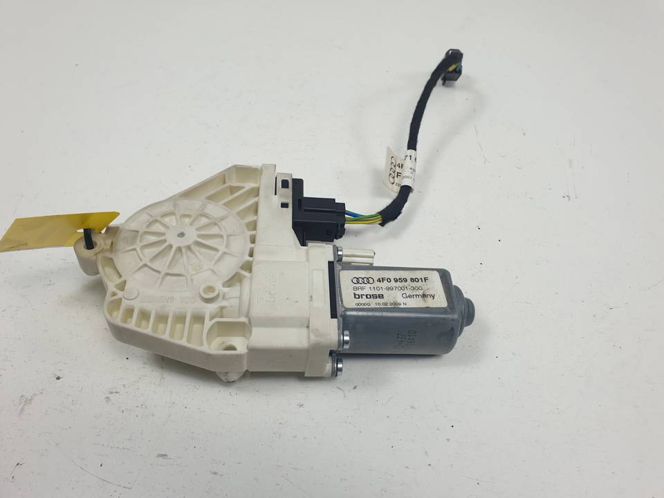 MOTOR ELEVALUNAS TRASERO IZQUIERDO 4F0959801F OPEL ASTRA G BERLINA Autodesguaces Alicante