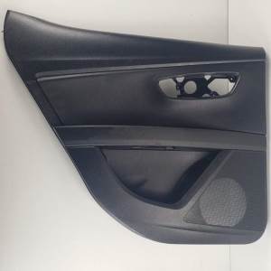 GUARNECIDO PUERTA TRASERA IZQUIERDA 5F4867133 SEAT LEON (5F1) Autodesguaces Alicante